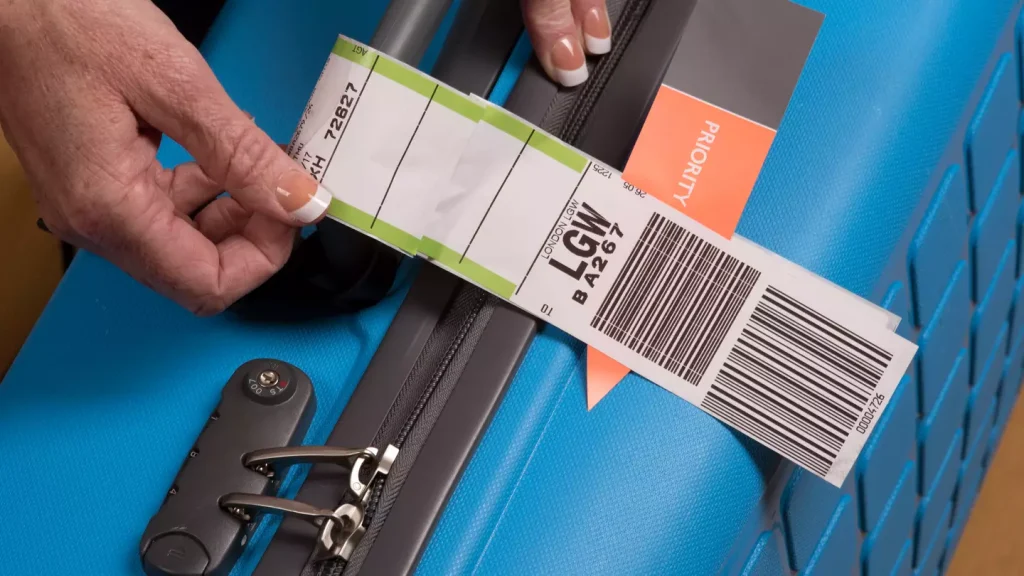 Warning issued to anyone who uses a baggage tag on suitcases